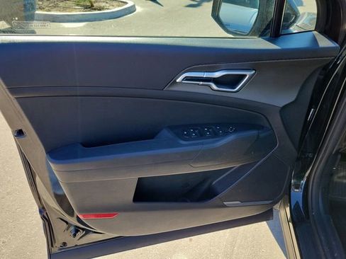 Used 2024 Kia Sportage LX image 10