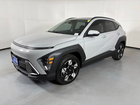 Used 2025 Hyundai Kona SEL FWD image 4