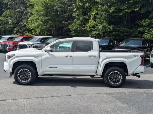 Used 2026 Toyota Tacoma TRD Sport AWD/4WD image 4