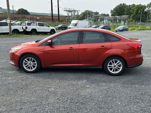 Used 2018 Ford Focus SE FWD image 5