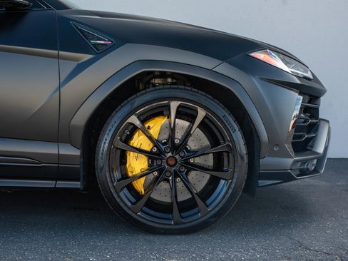 Used 2020 Lamborghini Urus image 42