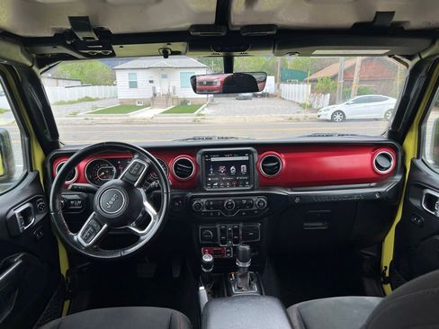 Used 2022 Jeep Wrangler Unlimited Rubicon AWD/4WD image 6