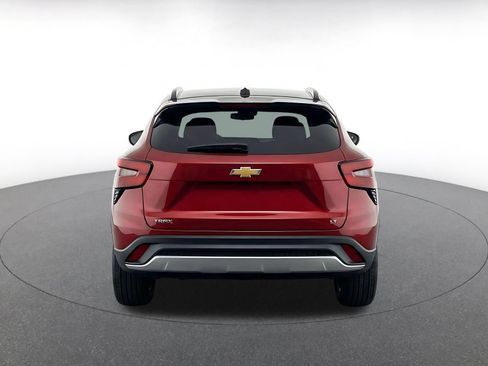 Used 2025 Chevrolet Trax LT w/ LT Convenience Package FWD image 8