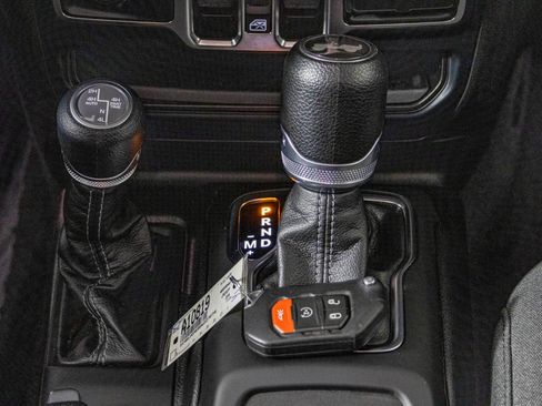 Used 2024 Jeep Wrangler Unlimited Sahara AWD/4WD image 27