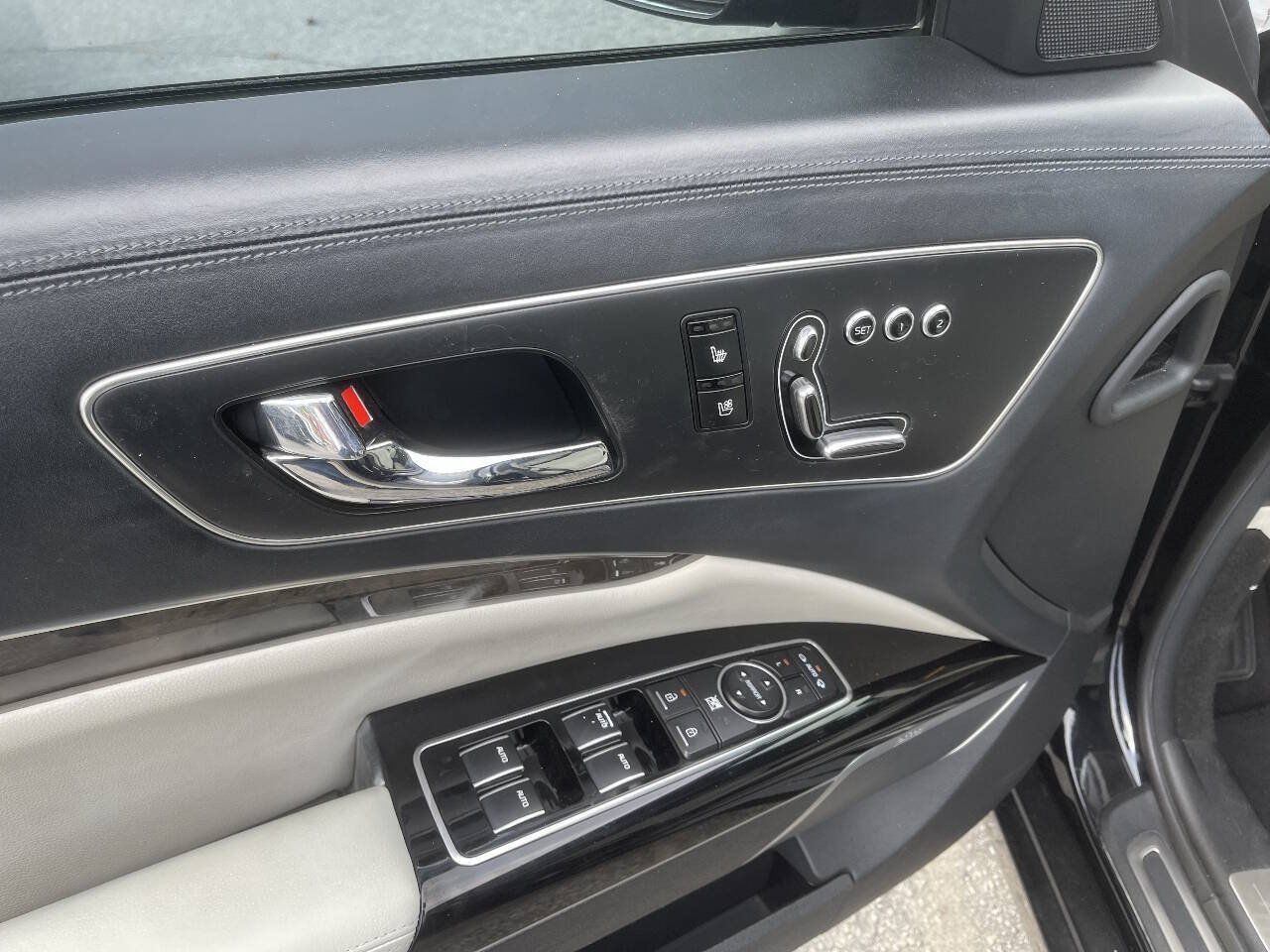Used 2015 Kia K900 Luxury RWD image 21