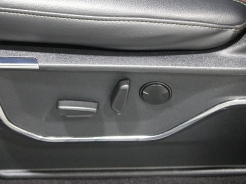 Used 2023 Ford F150 Lariat AWD/4WD image 5