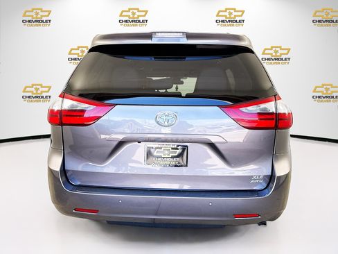 Used 2020 Toyota Sienna XLE w/ XLE Navigation Package AWD/4WD image 7