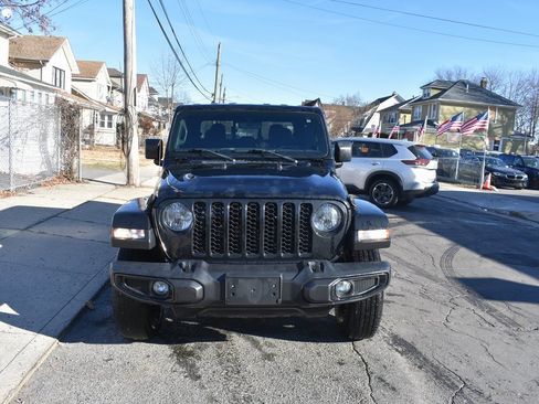 Used 2022 Jeep Gladiator Sport image 3