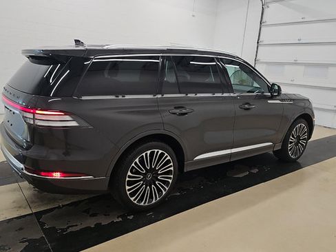 Used 2023 Lincoln Aviator Black Label AWD/4WD image 3