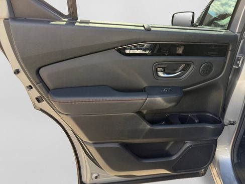 Used 2024 Honda Pilot TrailSport image 17