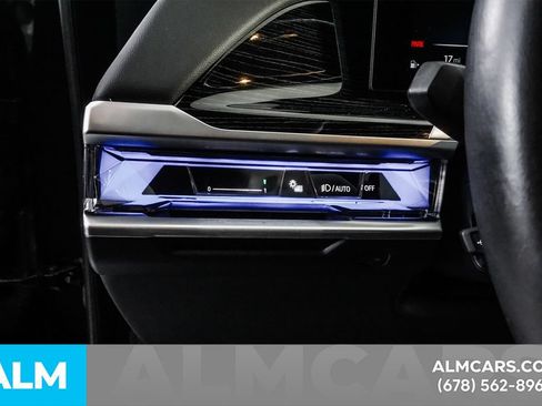 Used 2026 BMW 740i w/ Premium Package RWD image 32