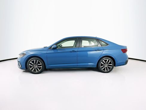 Used 2025 Volkswagen Jetta SE FWD image 4