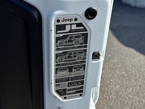 Used 2023 Jeep Wrangler Unlimited w/ 8.4" Radio Group AWD/4WD image 14
