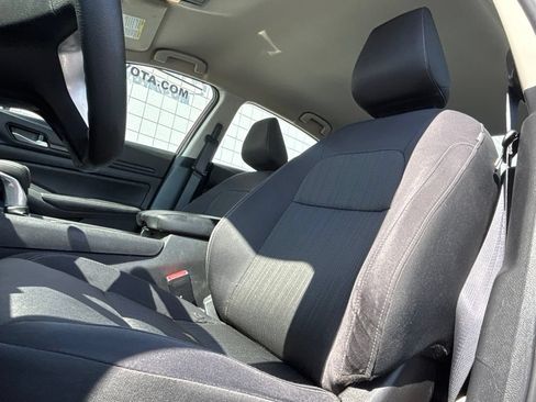 Used 2025 Nissan Altima 2.5 SV FWD image 11