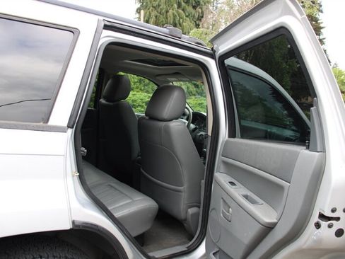 Used 2007 Jeep Grand Cherokee Laredo RWD image 6