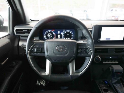 Used 2025 Toyota Tacoma TRD Off-Road image 21