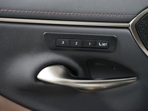 Used 2024 Lexus ES 350 Ultra Luxury w/ Accessory Package (Z2) image 34