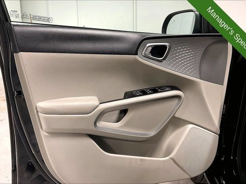 Used 2025 Kia Soul LX w/ LX Technology Package FWD image 21