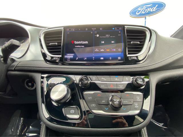 Used 2026 Chrysler Pacifica Limited FWD image 29