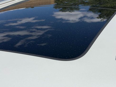 Used 2023 Volkswagen Tiguan SE w/ Panoramic Sunroof Package FWD image 12