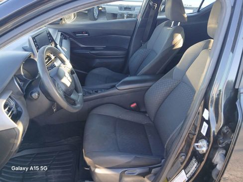 Used 2020 Toyota C-HR LE image 10
