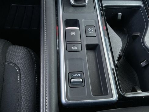 Used 2025 Nissan Pathfinder SV FWD image 19