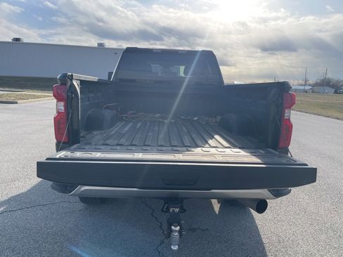 Used 2024 Chevrolet Silverado 2500 LT image 3