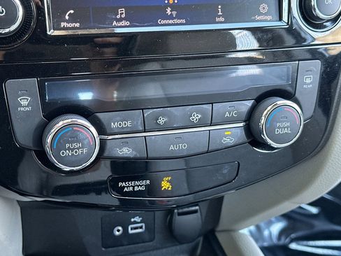 Used 2022 Nissan Rogue Sport SV w/ Technology Package AWD/4WD image 18