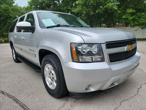 Used 2014 Chevrolet Suburban LT w/ Luxury Package RWD image 1