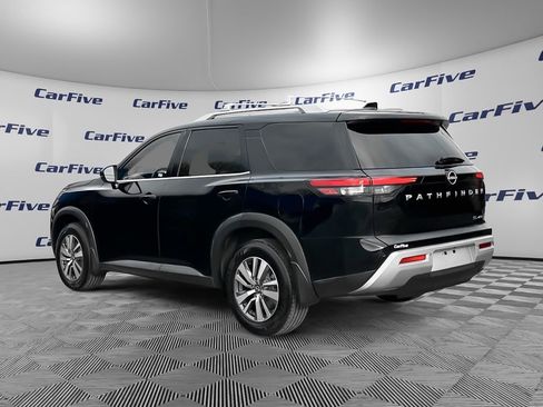 Used 2023 Nissan Pathfinder SL image 3