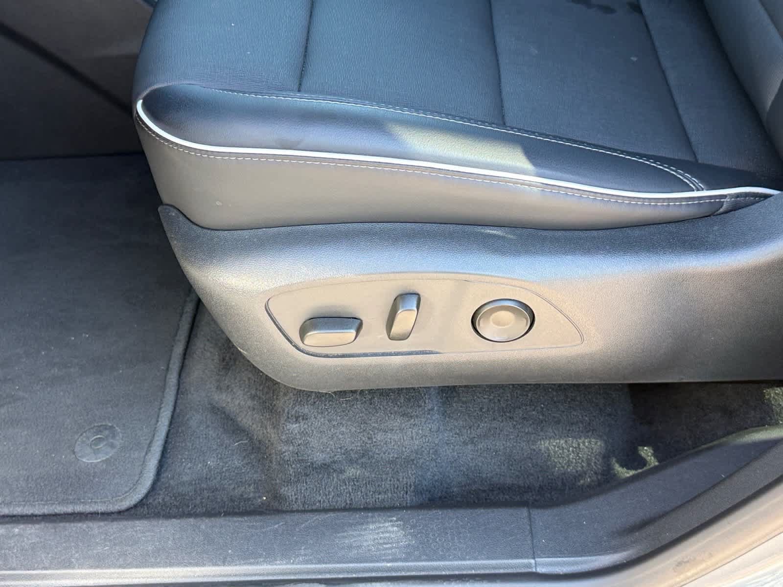 Used 2025 Buick Enclave Preferred AWD/4WD image 17