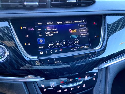 Used 2023 Cadillac XT6 Premium Luxury w/ Technology Package image 31