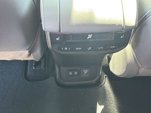 Used 2021 Toyota Highlander Platinum image 17