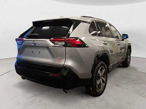 Used 2021 Toyota RAV4 SE image 5