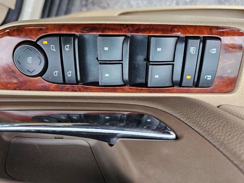 Used 2013 Chevrolet Avalanche LTZ image 4