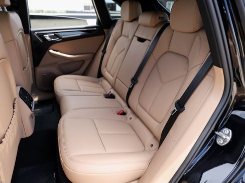 Certified 2025 Porsche Macan image 25