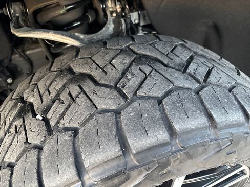 Used 2025 Chevrolet Silverado 1500 ZR2 w/ Technology Package image 33