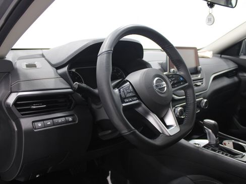 Used 2022 Nissan Altima 2.5 SV w/ SV Premium Package FWD image 10