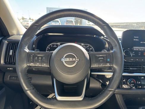 Used 2023 Nissan Pathfinder SL w/ Black Appearance Package image 16