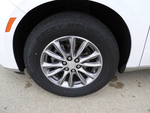 Used 2022 Buick Enclave Essence w/ Trailering Package, 5000 lbs. FWD image 12