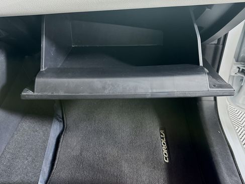 Used 2025 Toyota Corolla LE FWD image 31