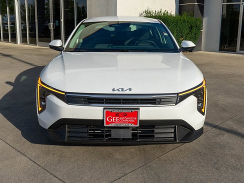 New 2025 Kia K4 LX image 2