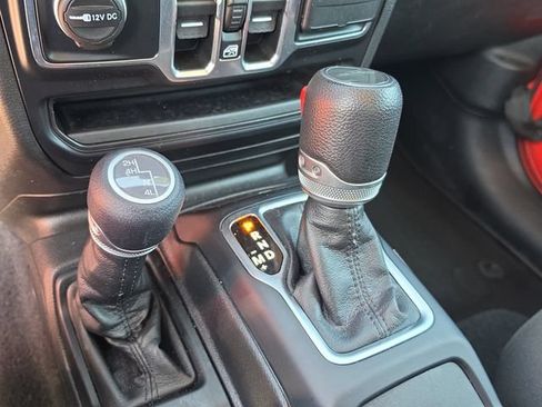Used 2023 Jeep Gladiator Sport AWD/4WD image 25