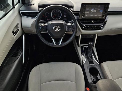Used 2022 Toyota Corolla Cross LE w/ Moonroof Package image 11