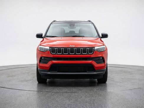 Used 2025 Jeep Compass Limited AWD/4WD image 2
