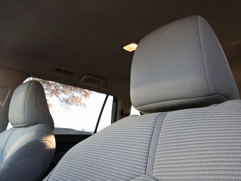 Used 2023 Toyota Highlander L image 14