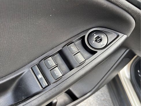 Used 2017 Ford Focus SE FWD image 16