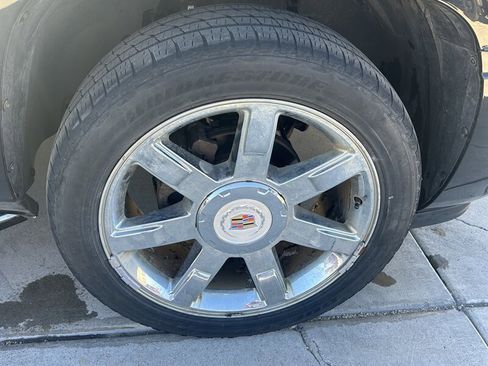 Used 2014 Cadillac Escalade Luxury image 30