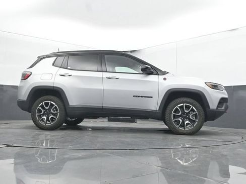 Used 2025 Jeep Compass Trailhawk AWD/4WD image 24