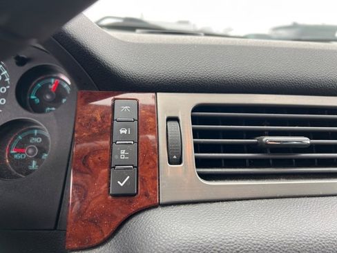 Used 2010 Chevrolet Tahoe LTZ image 35